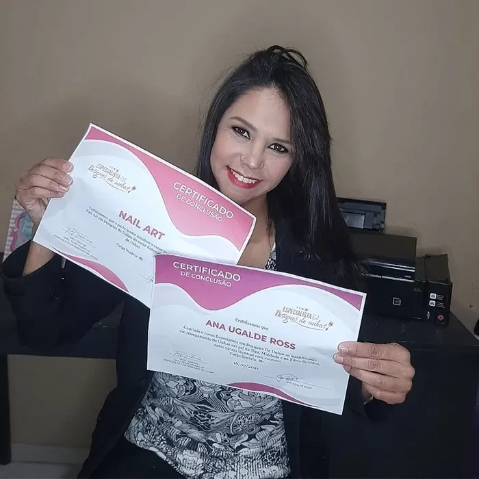 ana-cerrtificado-nail-desginer-min-1-1